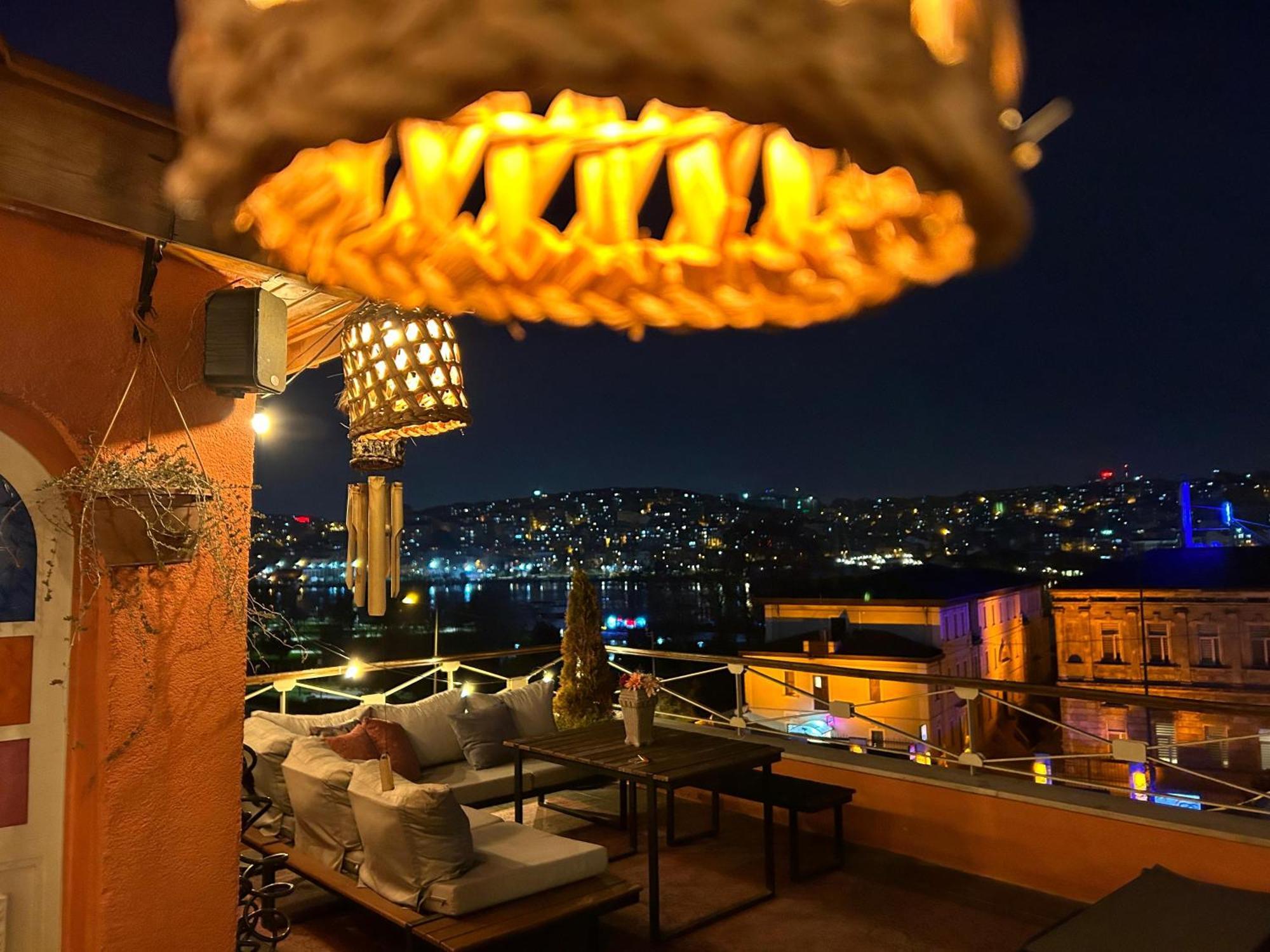 Waterfront By The Tram - Terrace With Dome & Golden Horn View In Fatih Apartment