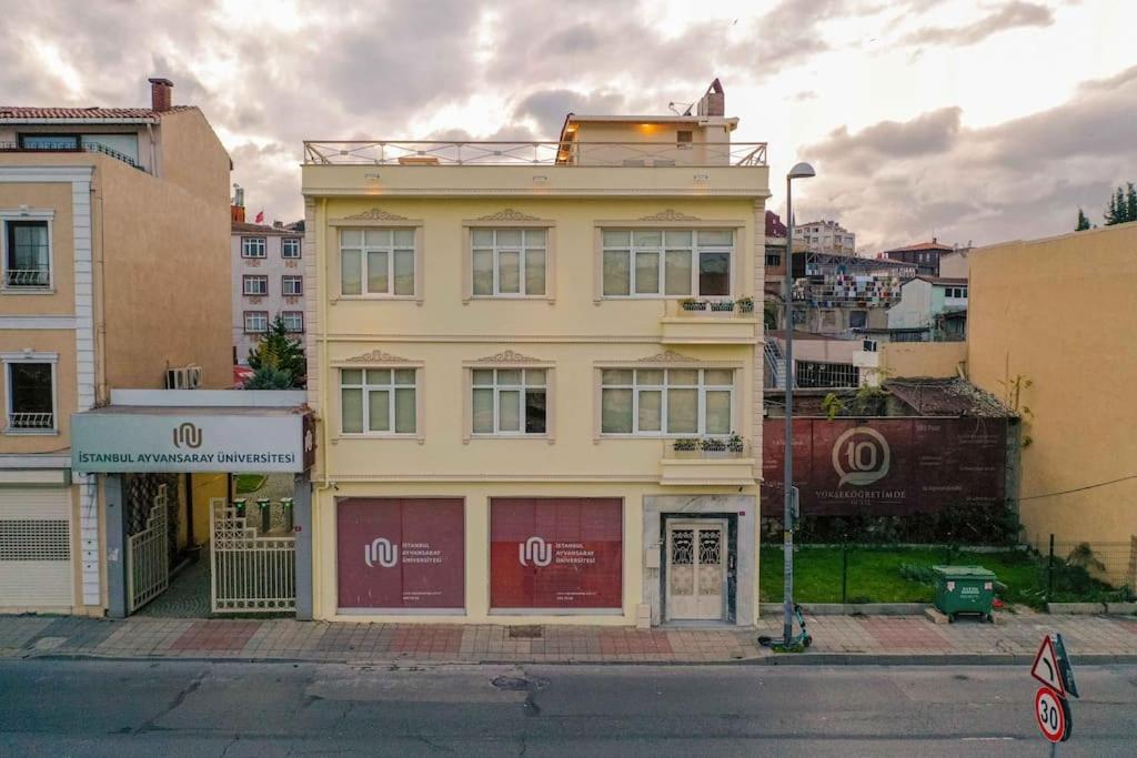 Waterfront By The Tram - Terrace With Dome & Golden Horn View In Fatih Istambul