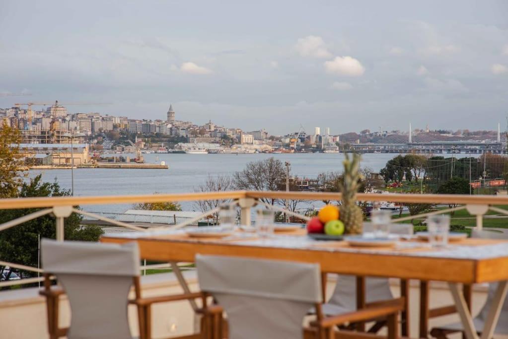 Waterfront By The Tram - Terrace With Dome & Golden Horn View In Fatih Appartement