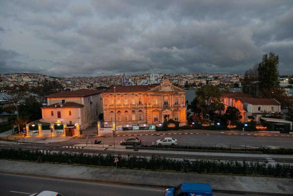 Waterfront By The Tram - Terrace With Dome & Golden Horn View In Fatih Appartement *