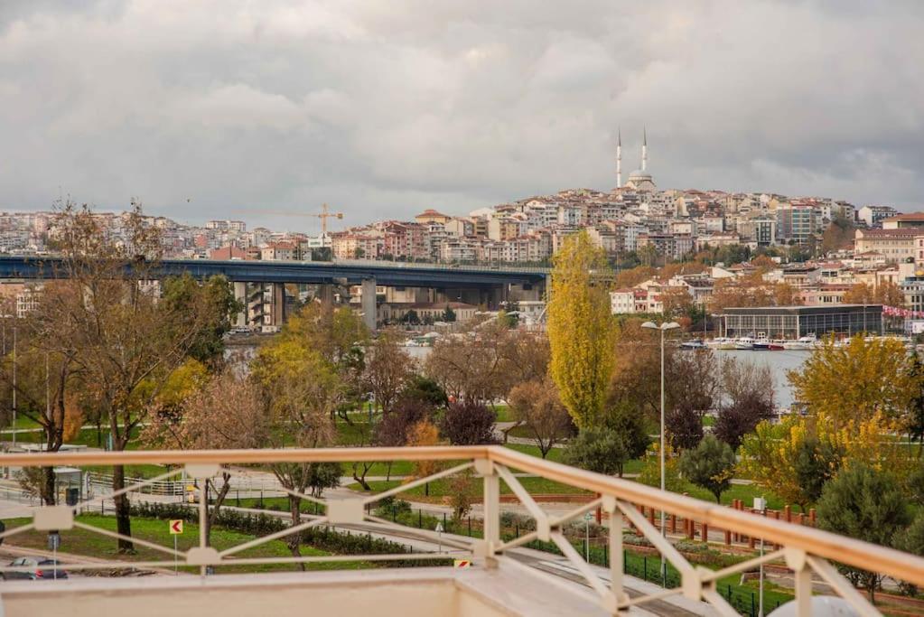 Appartement Waterfront By The Tram - Terrace With Dome & Golden Horn View In Fatih *