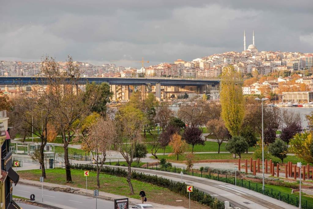 Waterfront By The Tram - Terrace With Dome & Golden Horn View In Fatih Appartement