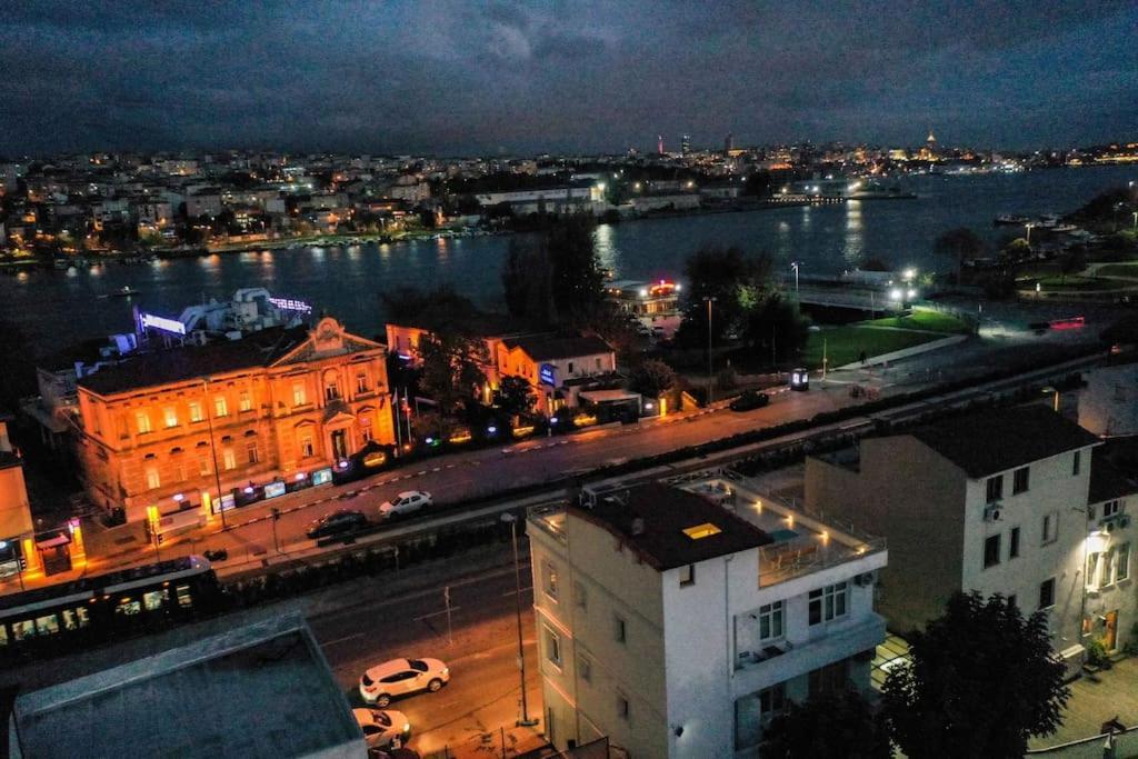 Waterfront By The Tram - Terrace With Dome & Golden Horn View In Fatih Appartement *