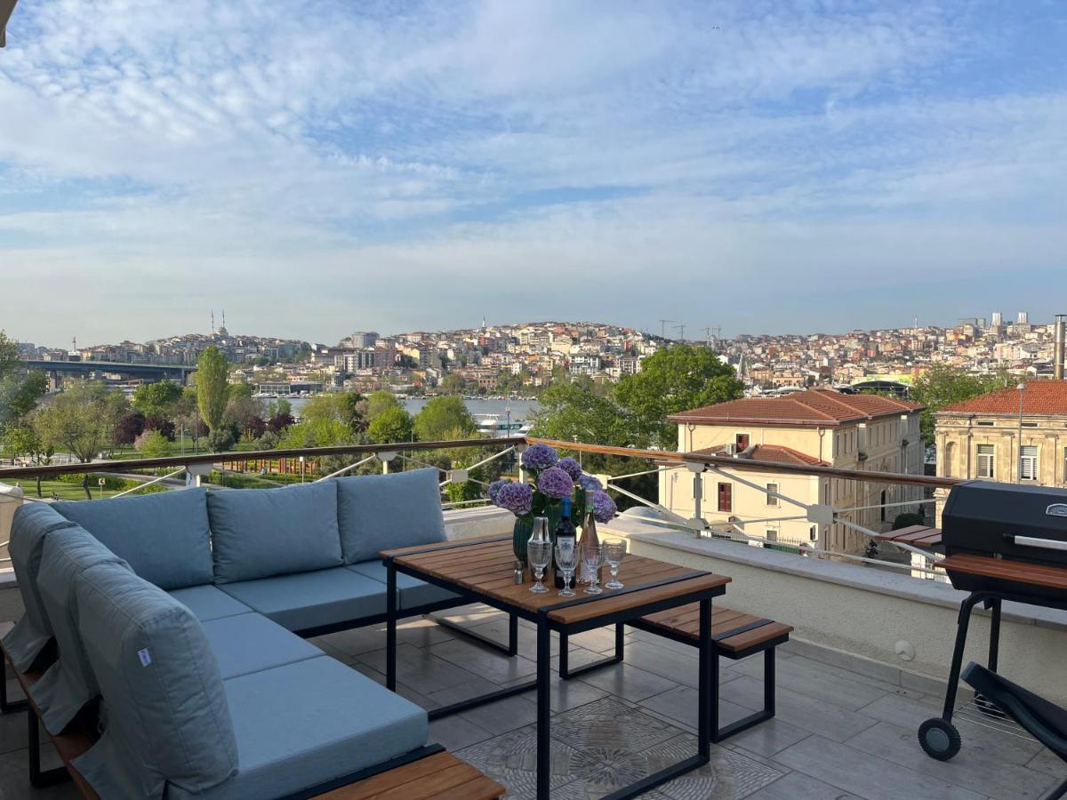 Waterfront By The Tram - Terrace With Dome & Golden Horn View In Fatih Istambul