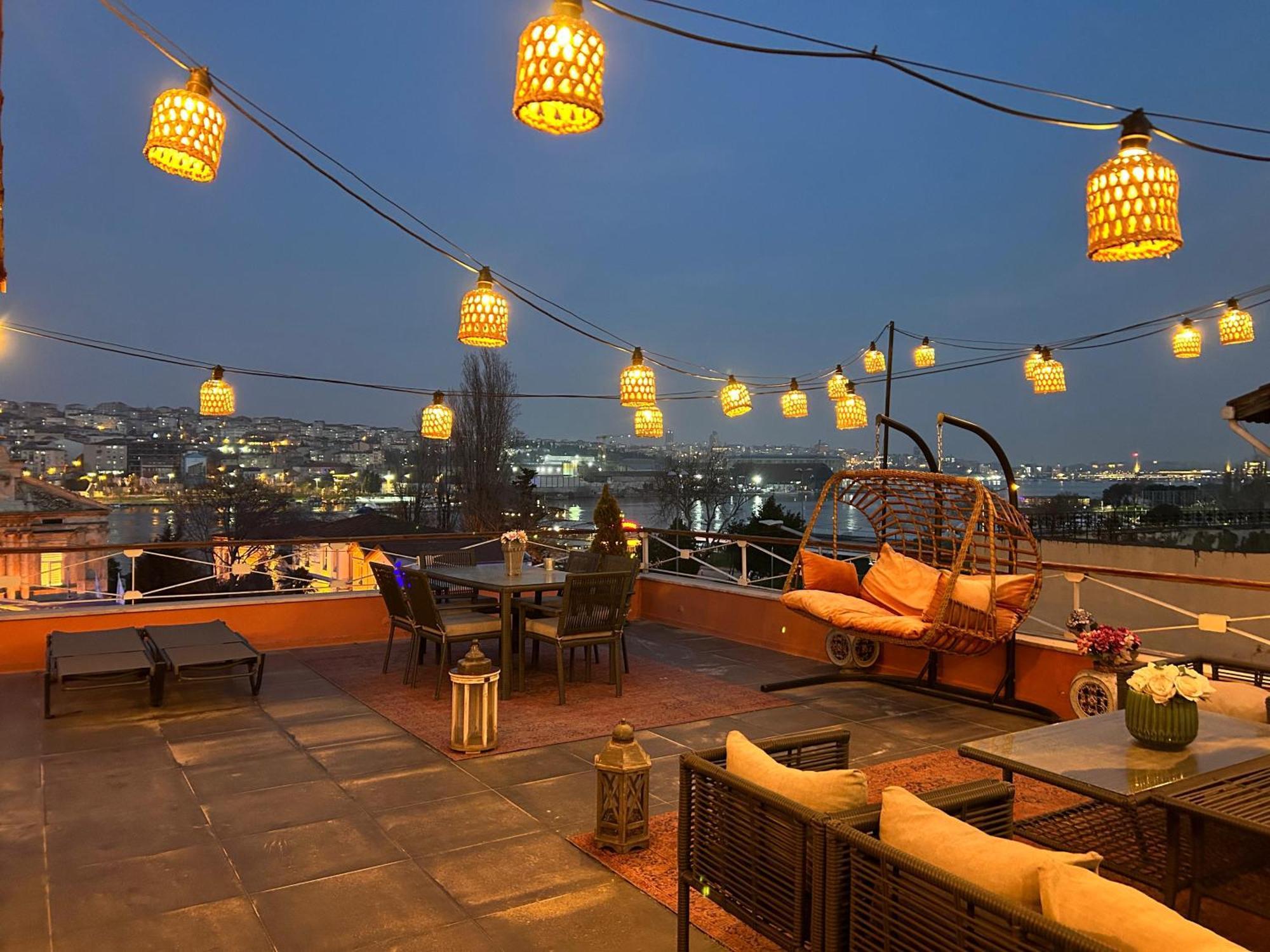 Waterfront By The Tram - Terrace With Dome & Golden Horn View In Fatih Istambul