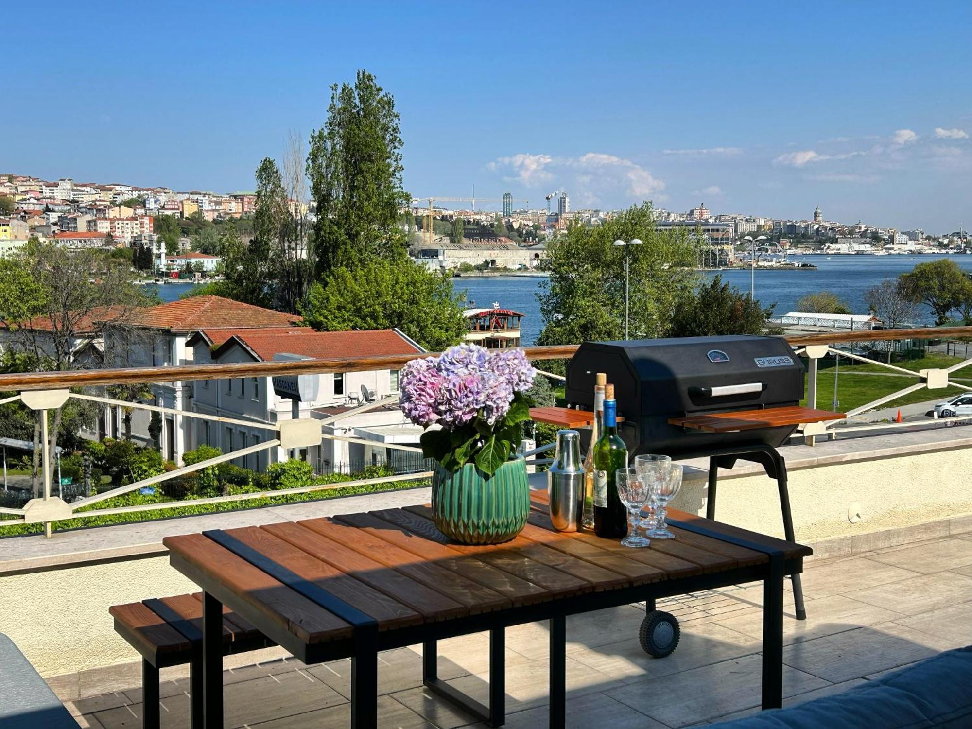 Waterfront By The Tram - Terrace With Dome & Golden Horn View In Fatih Appartement